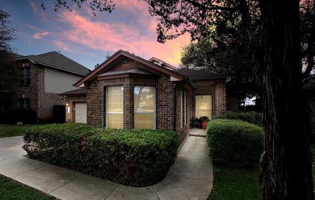 2-bedroom rental at 18710 Rogers Pass in San Antonio, TX — photo 1