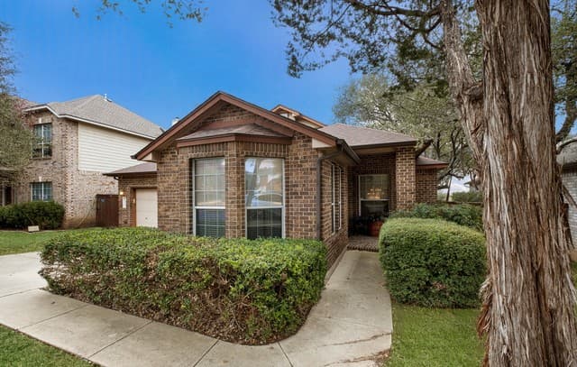 2-bedroom rental at 18710 Rogers Pass in San Antonio, TX — photo 3
