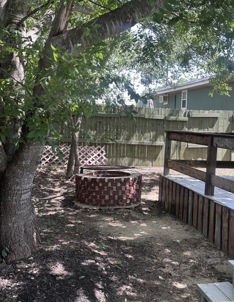 0rental at 3090 County Road 442 in Stockdale, TX — photo 4