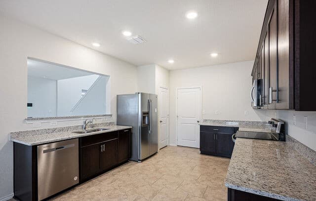 3-bedroom rental at 10622 Rayburn Landing in San Antonio, TX — photo 2