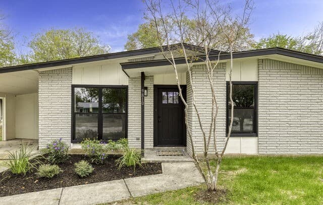 4-bedroom rental at 9810 Eveningway in San Antonio, TX — photo 1
