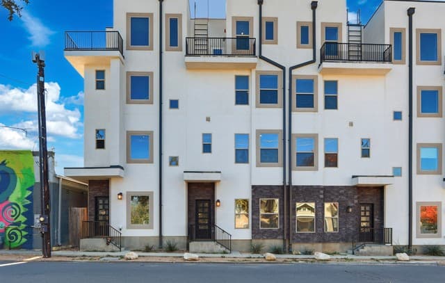 3-bedroom rental at 1817 N St Marys St Unit 102 in San Antonio, TX — photo 1