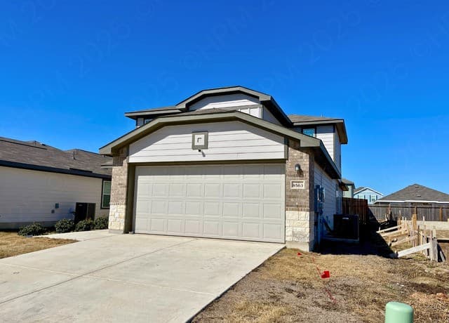 3-bedroom rental at 8563 Redhawk Loop in San Antonio, TX — photo 3