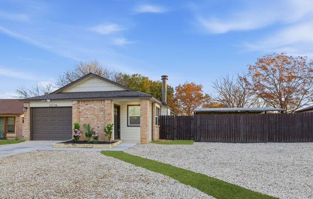 2-bedroom rental at 13734 Evanswood in San Antonio, TX — photo 2