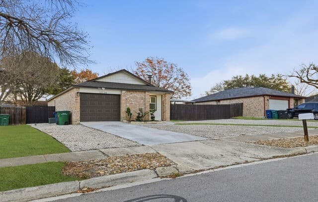 2-bedroom rental at 13734 Evanswood in San Antonio, TX — photo 4