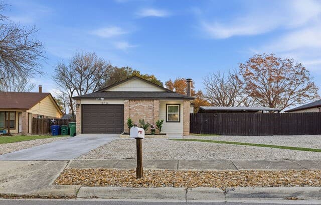 2-bedroom rental at 13734 Evanswood in San Antonio, TX — photo 5