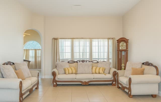 4-bedroom rental at 201 Cimarron in Floresville, TX — photo 3