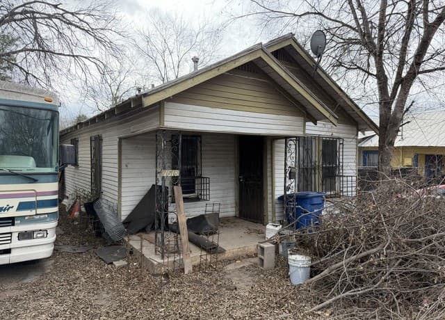 1-bedroom rental at 1618 Lennon in San Antonio, TX — photo 1