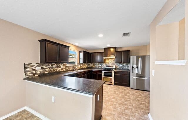 4-bedroom rental at 7454 Bluebonnet Bay in San Antonio, TX — photo 5