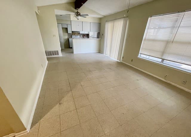 3-bedroom rental at 7107 Swinford in San Antonio, TX — photo 3