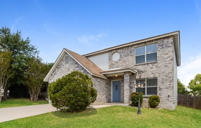3-bedroom rental at 7139 Elusive Pass in San Antonio, TX — photo 2
