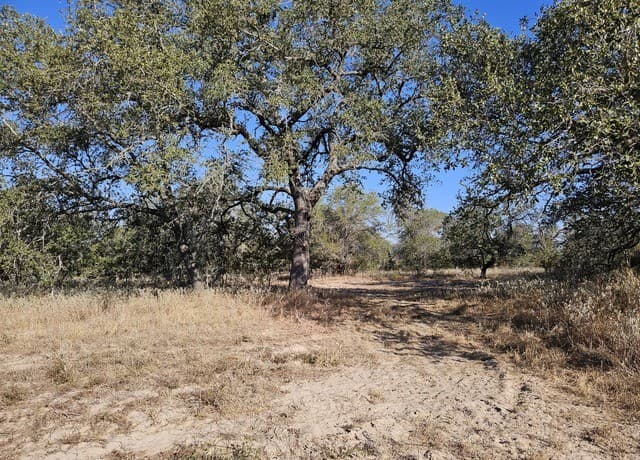 rental at 422 Pr Sunset Vista in Somerset, TX — photo 1