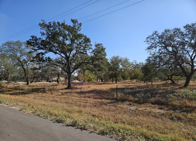 rental at 422 Pr Sunset Vista in Somerset, TX — photo 2