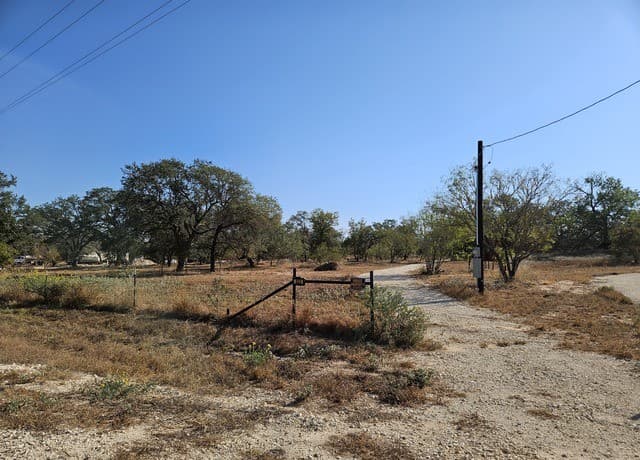 rental at 422 Pr Sunset Vista in Somerset, TX — photo 4