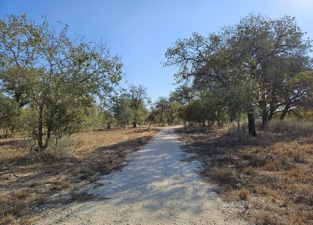 rental at 422 Pr Sunset Vista in Somerset, TX — photo 5