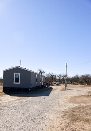 3-bedroom rental at 35 S Ala Blanca in Lytle, TX — photo 2