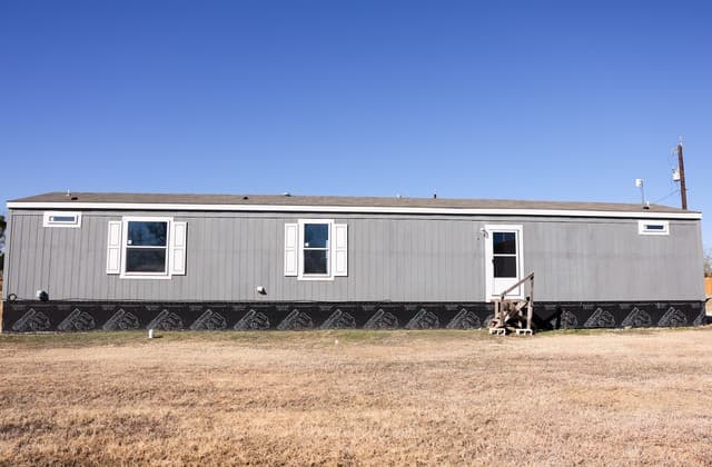 3-bedroom rental at 35 S Ala Blanca in Lytle, TX — photo 3