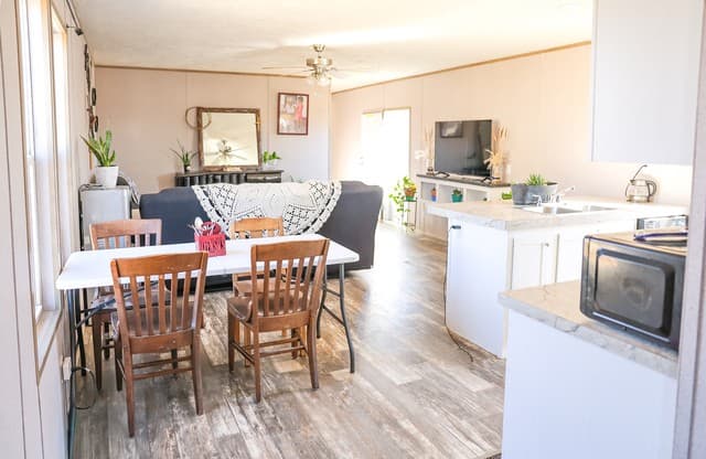3-bedroom rental at 35 S Ala Blanca in Lytle, TX — photo 5