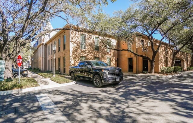 2-bedroom rental at 7711 Broadway Unit 11 C in San Antonio, TX — photo 1