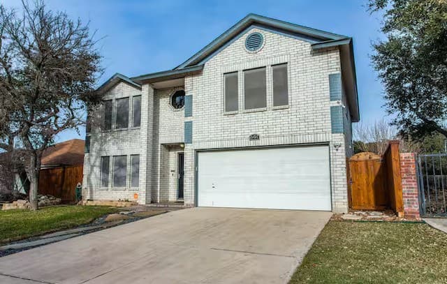4-bedroom rental at 8414 Cross in San Antonio, TX — photo 2