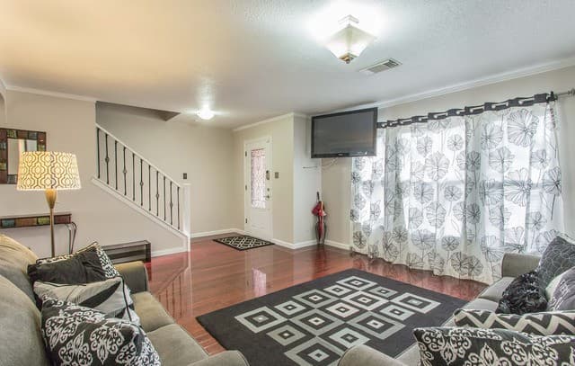 4-bedroom rental at 8414 Cross in San Antonio, TX — photo 3