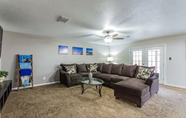 4-bedroom rental at 8414 Cross in San Antonio, TX — photo 5