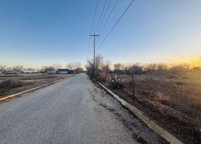 rental at TBD Martinez St in Pleasanton, TX — photo 2