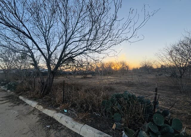 rental at TBD Martinez St in Pleasanton, TX — photo 5