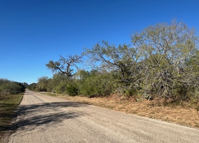 rental at 0 Red Barn Rd in Poteet, TX — photo 2