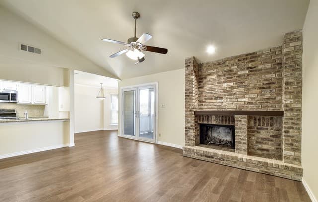 2-bedroom rental at 13130 Blanco Unit 1706 in San Antonio, TX — photo 2