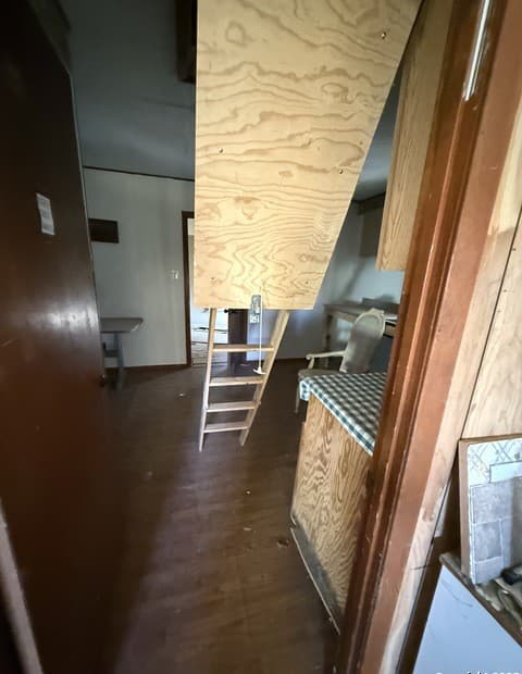 3-bedroom rental at 904 W. West Street in Stockdale, TX — photo 5