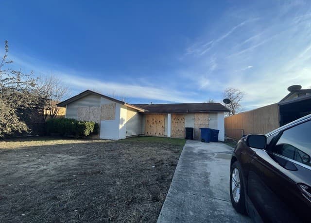 4-bedroom rental at 5522 Calistoga in San Antonio, TX — photo 1
