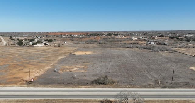 rental at 000 Highway 16 in Jourdanton, TX — photo 1