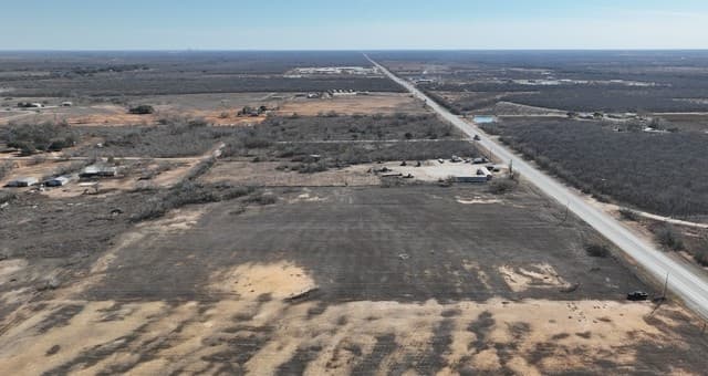 rental at 000 Highway 16 in Jourdanton, TX — photo 4