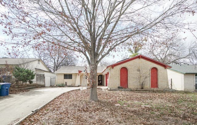 3-bedroom rental at 7610 Meadow Green in San Antonio, TX — photo 1