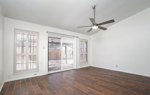 3-bedroom rental at 7610 Meadow Green in San Antonio, TX — photo 5