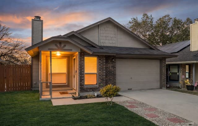 3-bedroom rental at 12043 Stoney Xing in San Antonio, TX — photo 1