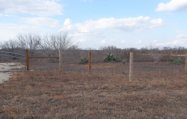 rental at 464 Cr354 in Charlotte, TX — photo 3