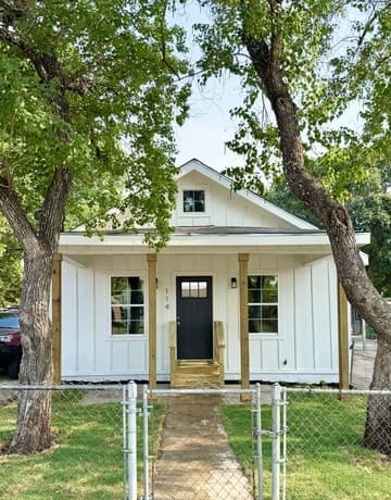4-bedroom rental at 114 Yuma in San Antonio, TX — photo 1
