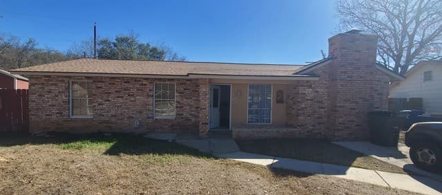 5-bedroom rental at 7206 Marble Creek Dr in San Antonio, TX — photo 1