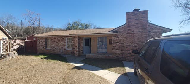 5-bedroom rental at 7206 Marble Creek Dr in San Antonio, TX — photo 3