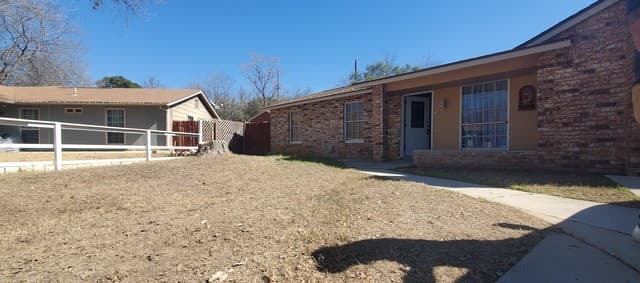 5-bedroom rental at 7206 Marble Creek Dr in San Antonio, TX — photo 4