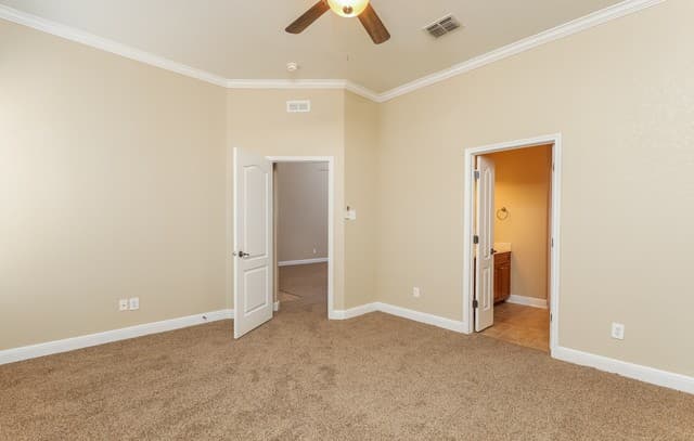 4-bedroom rental at 7910 William Grove in San Antonio, TX — photo 2