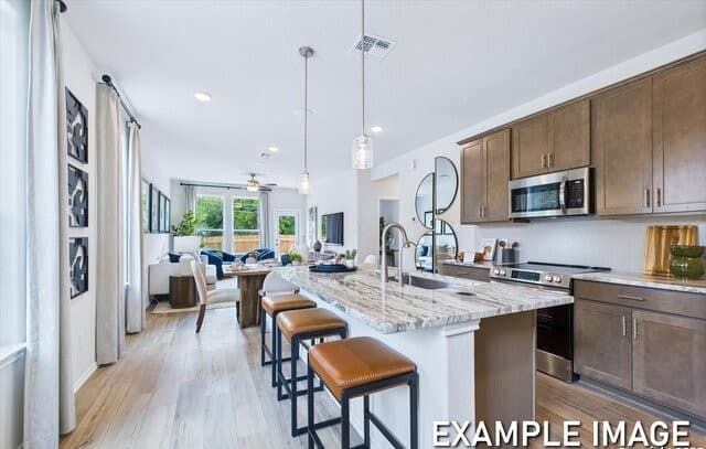 5-bedroom rental at 1018 West 1604 North Unit 205 in San Antonio, TX — photo 2