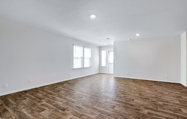 4-bedroom rental at 13512 Waxman Spark in San Antonio, TX — photo 2