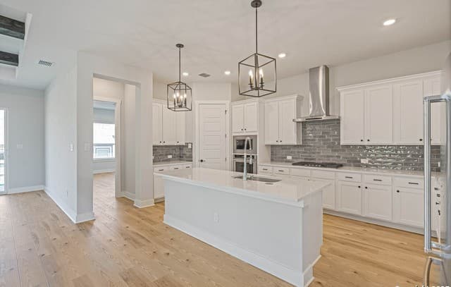 5-bedroom rental at 229 Jereth Crossing in Castroville, TX — photo 4