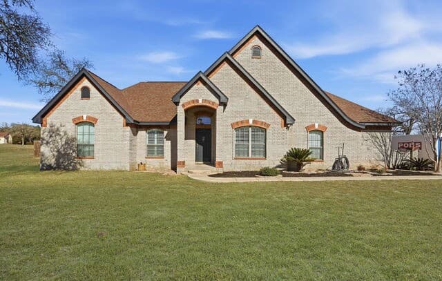 4-bedroom home for sale at 108 Abrego Ridge in Floresville TX