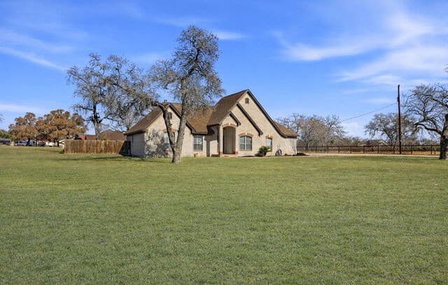 Home for sale at 108 Abrego Ridge in Floresville, TX — photo 5