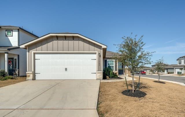 3-bedroom rental at 11503 Lazybird in San Antonio, TX — photo 2