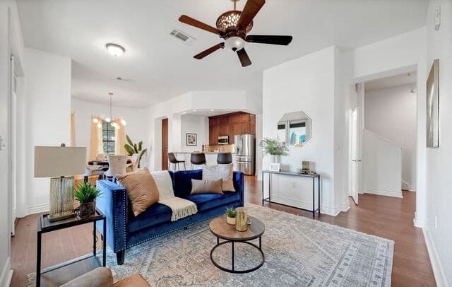 3-bedroom rental at 215 Center St Unit 311 in San Antonio, TX — photo 2